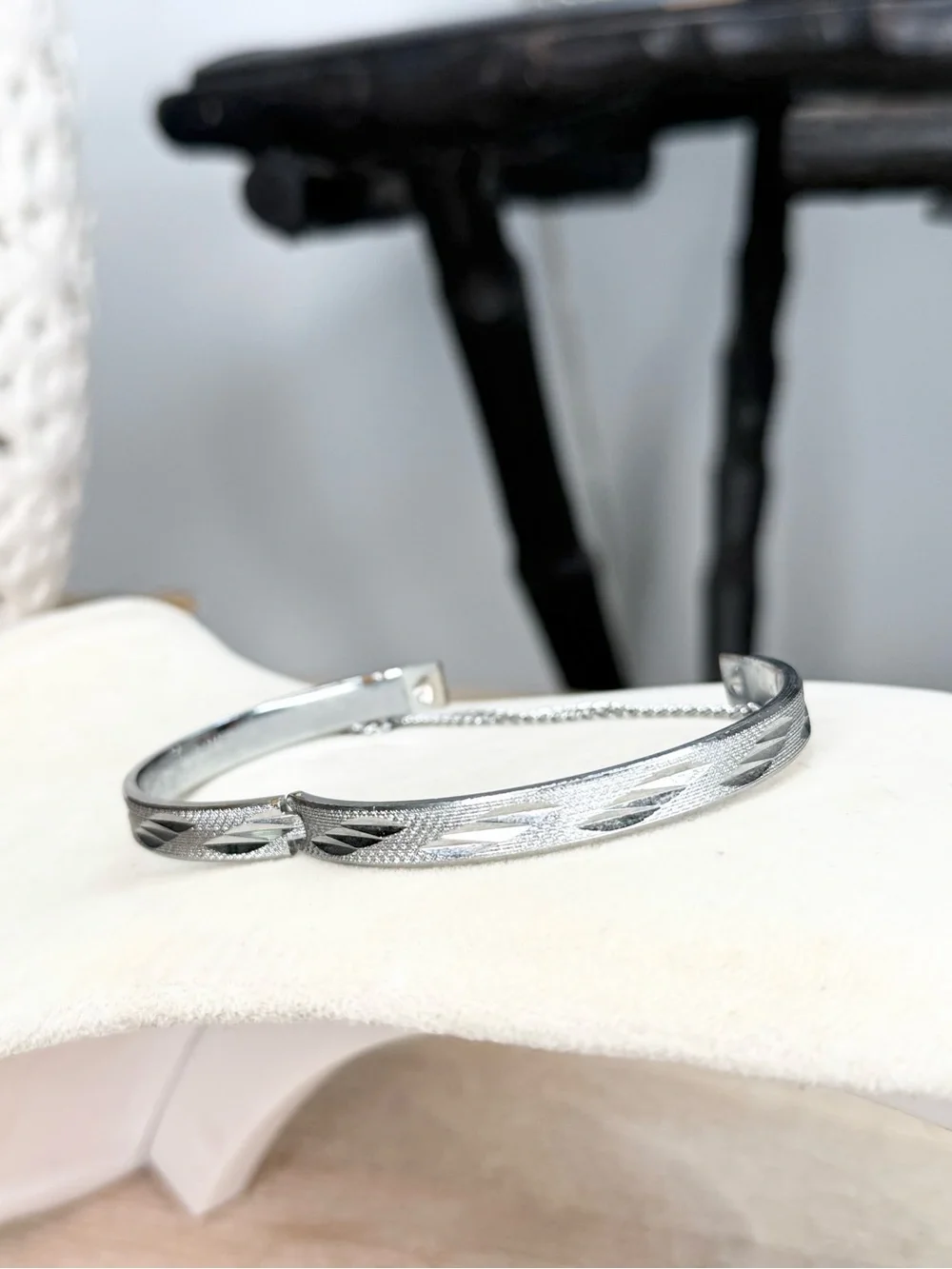 Vintage Silver Tone Hinged Bangle Bracelet Etched Geometric Safety Chain 3”